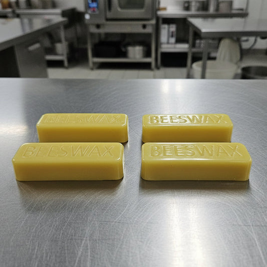 Staafjes gezuiverde bijenwas